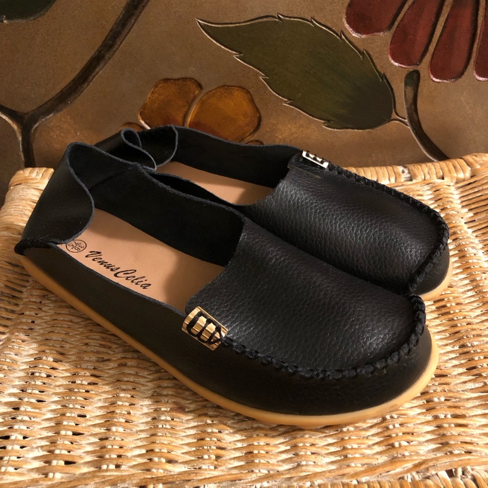 VENUS CELIA LEATHER SOFT BLACK LOAFER/Moccasin